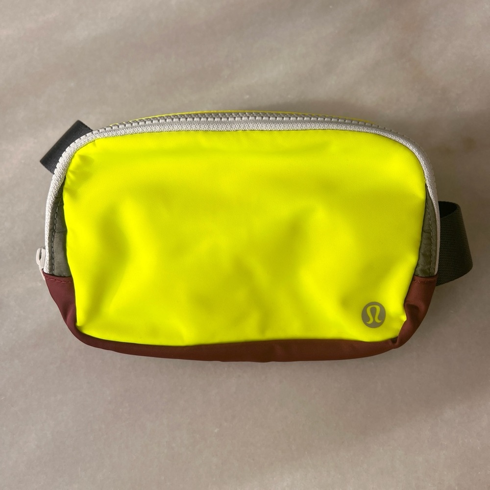 Lululemon Everywhere Belt Bag Highlight Yellow